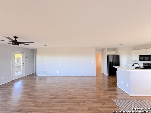 Listing photo id 6 for 726 Barbara Drive