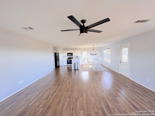 Listing photo id 7 for 726 Barbara Drive