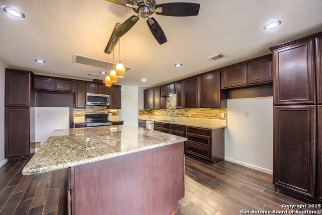 Listing photo id 10 for 9038 Koenig