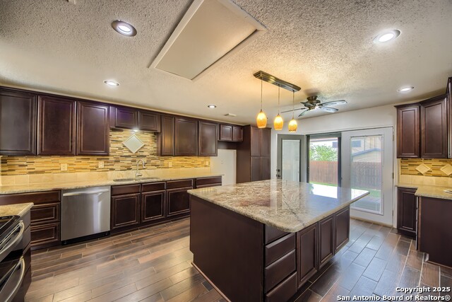 Listing photo id 12 for 9038 Koenig
