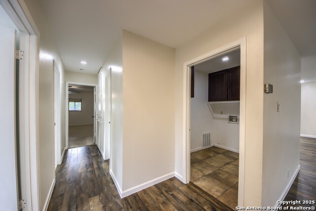 Listing photo id 13 for 9038 Koenig