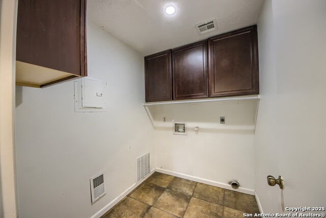 Listing photo id 14 for 9038 Koenig