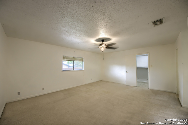 Listing photo id 15 for 9038 Koenig