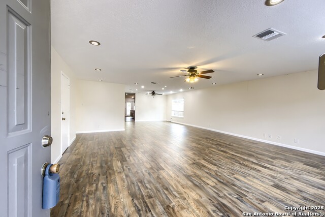 Listing photo id 2 for 9038 Koenig