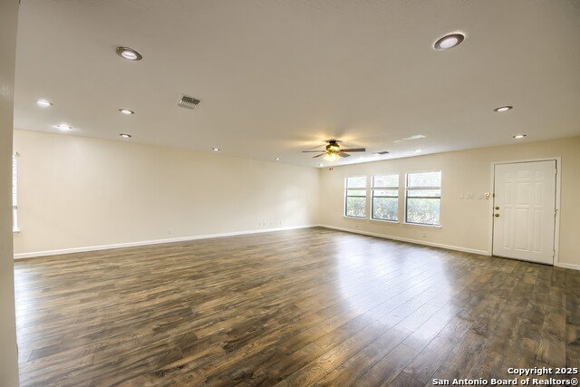 Listing photo id 3 for 9038 Koenig