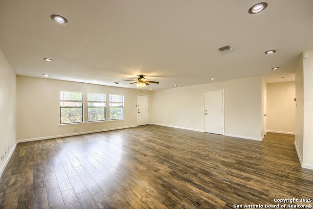 Listing photo id 4 for 9038 Koenig