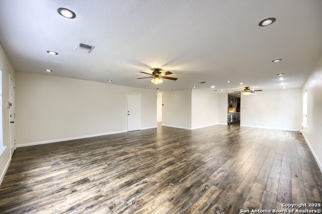 Listing photo id 5 for 9038 Koenig