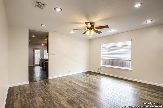 Listing photo id 6 for 9038 Koenig