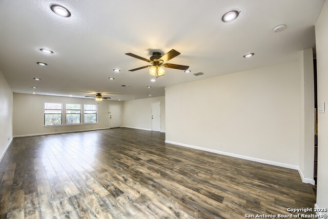 Listing photo id 7 for 9038 Koenig