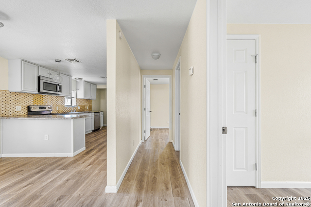Listing photo id 12 for 1307 11th