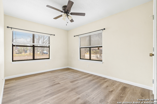 Listing photo id 13 for 1307 11th