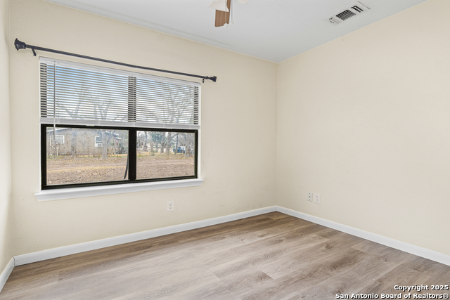 Listing photo id 14 for 1307 11th