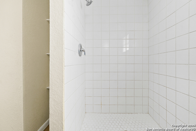 Listing photo id 16 for 1307 11th