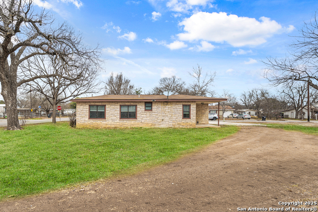 Listing photo id 23 for 1307 11th