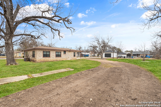 Listing photo id 24 for 1307 11th