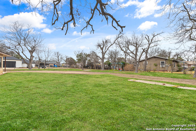 Listing photo id 25 for 1307 11th