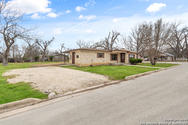 Listing photo id 1 for 1307 11th