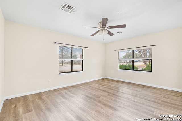Listing photo id 5 for 1307 11th