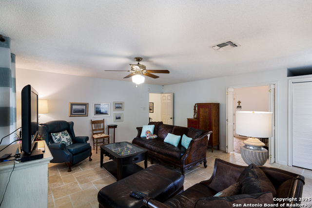 Listing photo id 8 for 8706 Timber Lodge