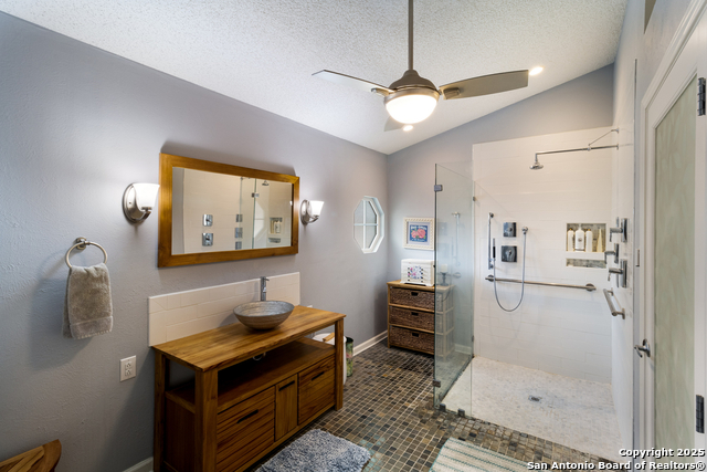 Listing photo id 12 for 8706 Timber Lodge