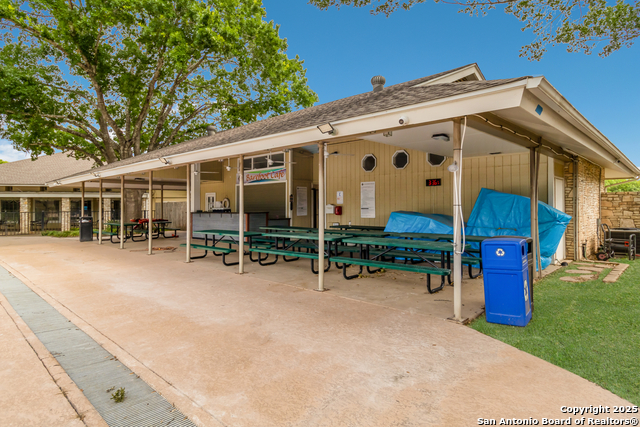 Listing photo id 28 for 8706 Timber Lodge