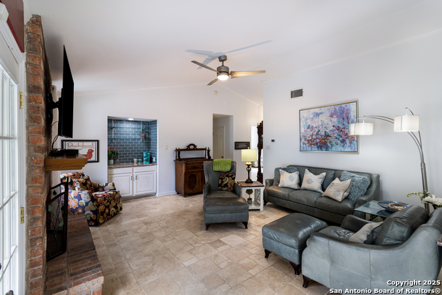 Listing photo id 2 for 8706 Timber Lodge