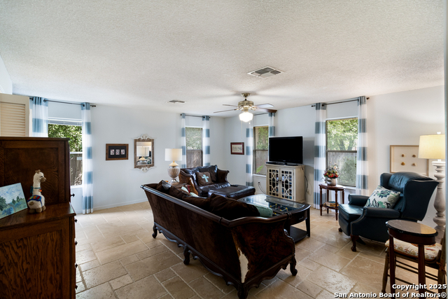 Listing photo id 7 for 8706 Timber Lodge