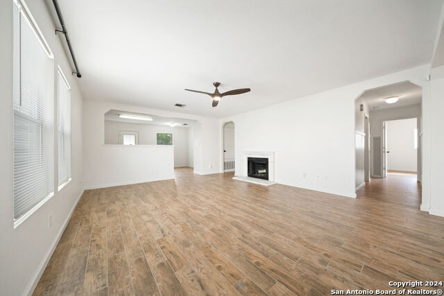 Image 4 of 27 For 3939 Wisteria Way