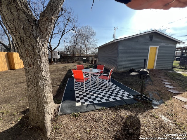 Listing photo id 33 for 3950 Walters S