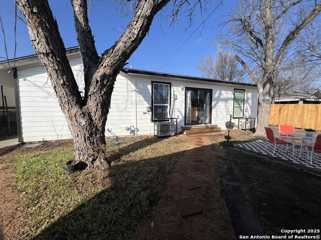 Listing photo id 34 for 3950 Walters S