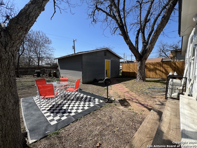 Listing photo id 35 for 3950 Walters S