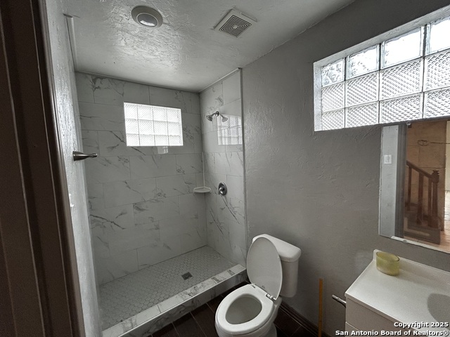 Image 12 of 26 For 712 Green  