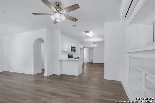 Image 10 of 32 For 422 Buckingham Avenue