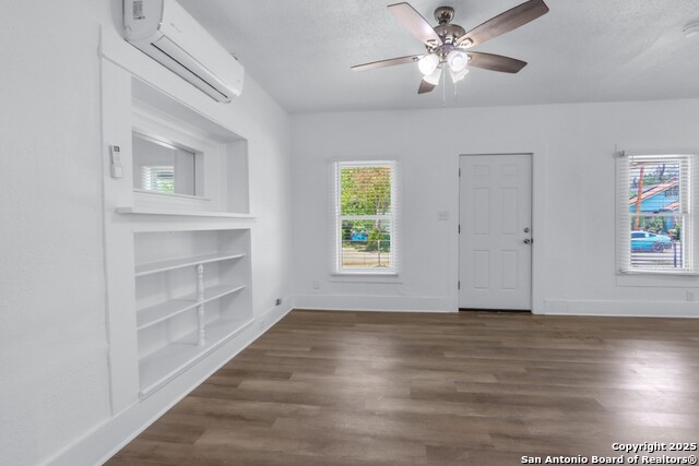 Image 11 of 32 For 422 Buckingham Avenue