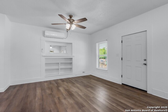 Image 12 of 32 For 422 Buckingham Avenue