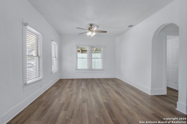 Image 13 of 32 For 422 Buckingham Avenue