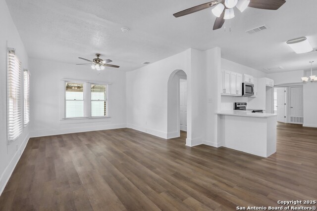 Image 14 of 32 For 422 Buckingham Avenue