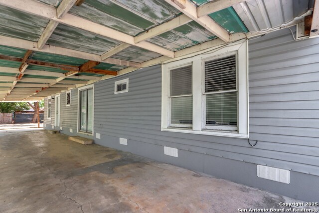 Image 6 of 32 For 422 Buckingham Avenue