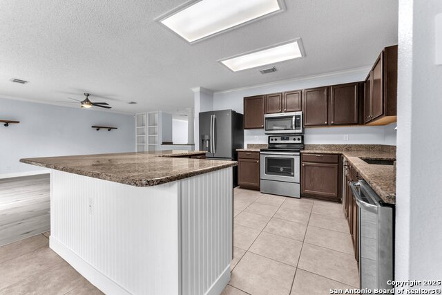 Image 17 of 48 For 18606 Paloma Wood
