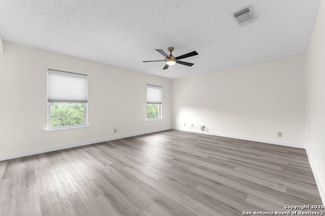 Image 26 of 48 For 18606 Paloma Wood