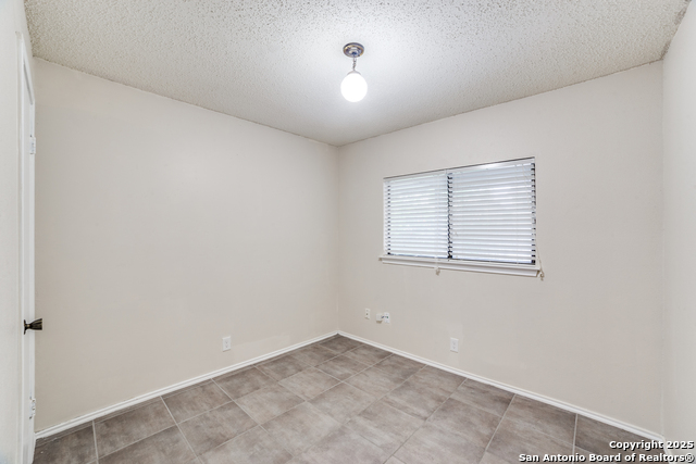 Listing photo id 15 for 10210 Apricot Field