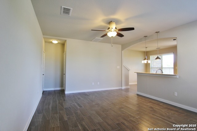 Listing photo id 0 for 418 Creekside Curve