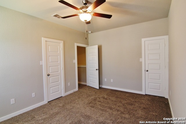 Listing photo id 2 for 418 Creekside Curve