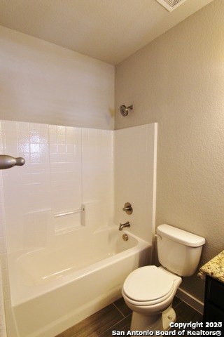 Listing photo id 5 for 418 Creekside Curve