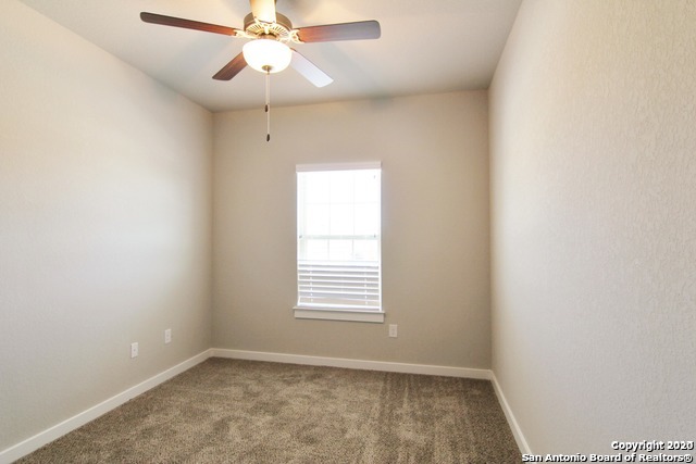 Listing photo id 6 for 418 Creekside Curve