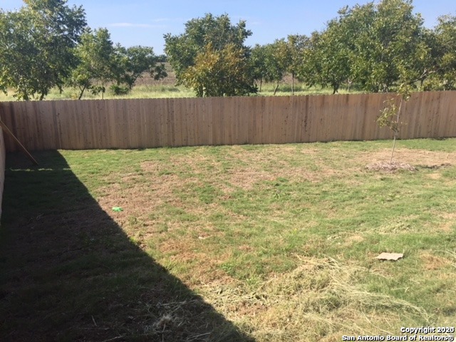 Listing photo id 7 for 418 Creekside Curve