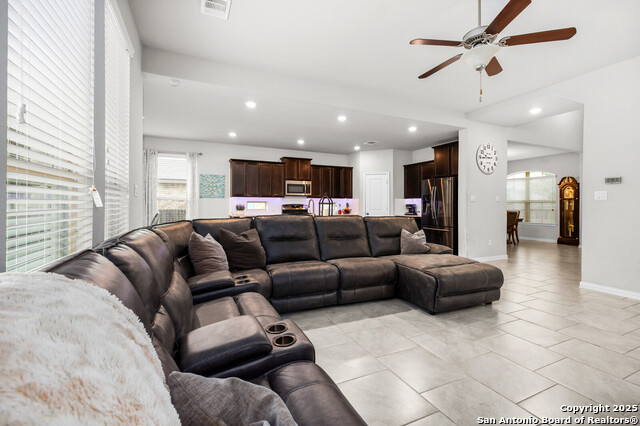 Listing photo id 15 for 14447 Costa Leon