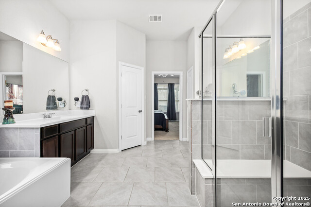 Listing photo id 18 for 14447 Costa Leon