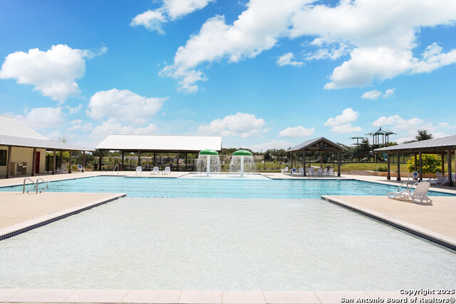 Listing photo id 43 for 14447 Costa Leon