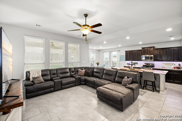 Listing photo id 7 for 14447 Costa Leon